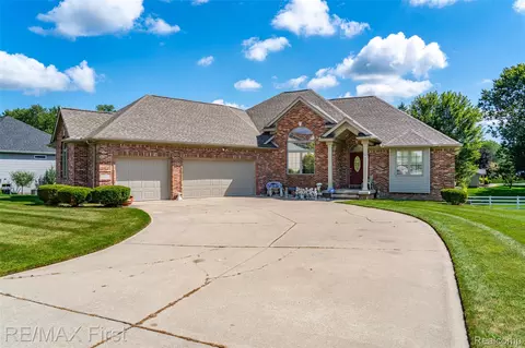 1501 Silver Pond Dr, Davison, MI 48423