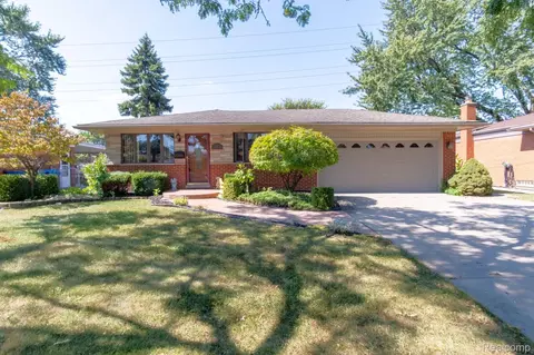 27207 Huntington Dr, Warren, MI 48088