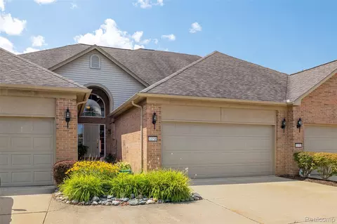 33796 Michigamme Dr, Chesterfield, MI 48047