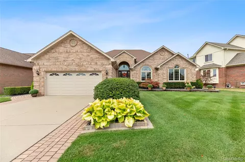 49279 Dunhill Dr, Macomb, MI 48044