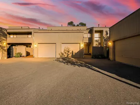 7418 Azalea Ct, West Bloomfield, MI 48322