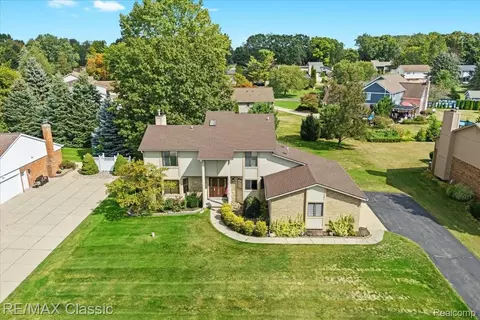 4432 Ravinewood Dr, Commerce, MI 48382