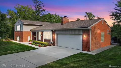 24130 Elizabeth Ct, Farmington, MI 48336