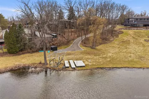 2954 Long Ridge Ct, West Bloomfield, MI 48323