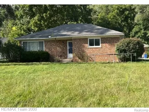 32652 Cadillac St, Farmington, MI 48336