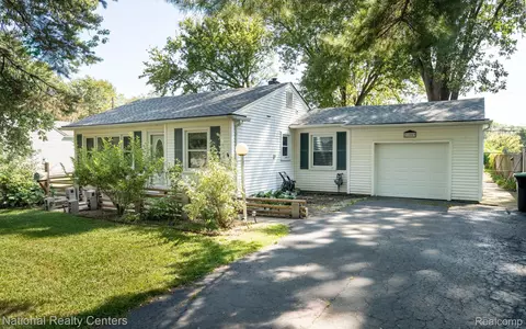 21059 Wick Rd, Taylor, MI 48180