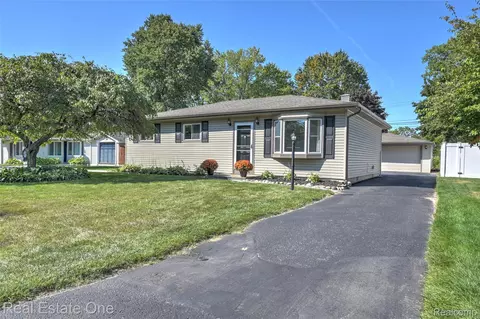 3140 Eastern Ave, Rochester Hills, MI 48307