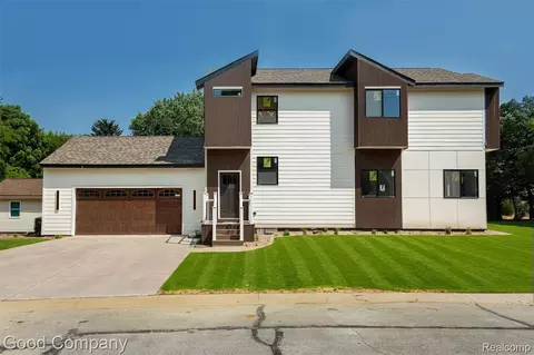 392 S Squirrel Rd, Auburn Hills, MI 48326