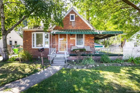 15604 Nicolai Ave, Eastpointe, MI 48021
