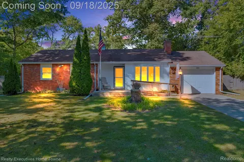 4929 Forman Dr, Fort Gratiot, MI 48059
