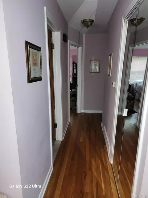 Entry Way - 2340 Pineview Ct, Flushing, MI 48433 photo 1 of 2