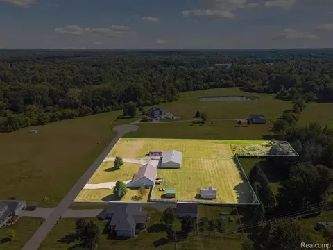 725 Alexander Ln, Vassar, MI 48768