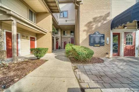 26693 W Carnegie Park Dr, Southfield, MI 48034