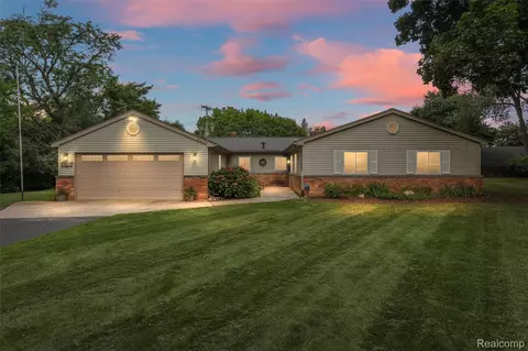 5908 Burnham Rd, Bloomfield Hills, MI 48302