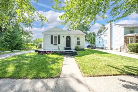 1508 Pine St, Port Huron, MI 48060