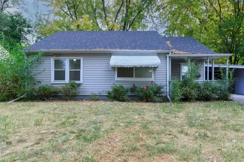 10450 Albany St, Oak Park, MI 48237