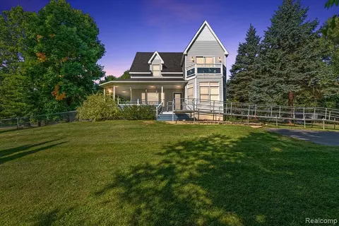 1476 County Farm Rd, Howell, MI 48843