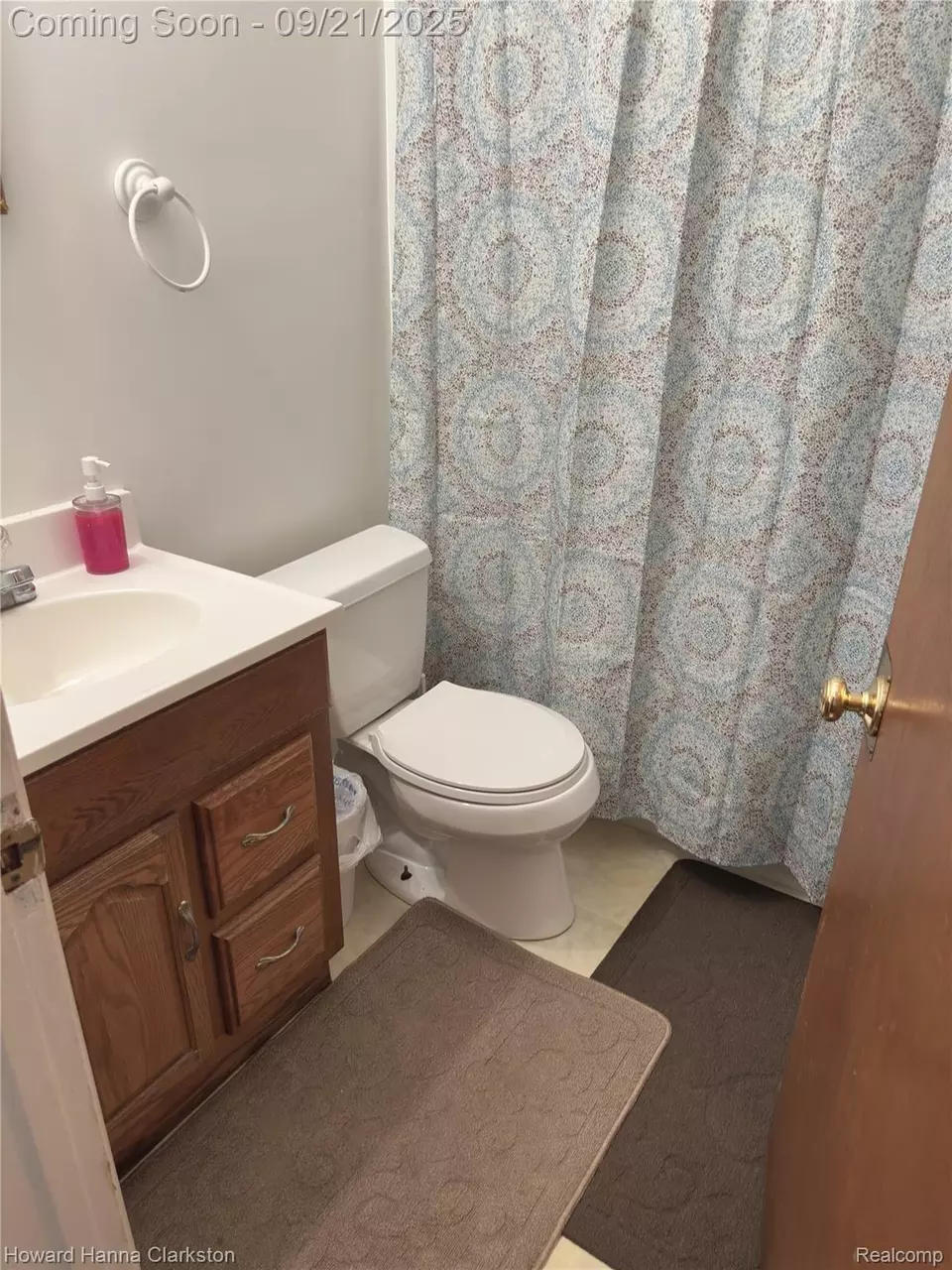 Bath - 2014 Monteith St, Flint, MI 48504 photo 1 of 1