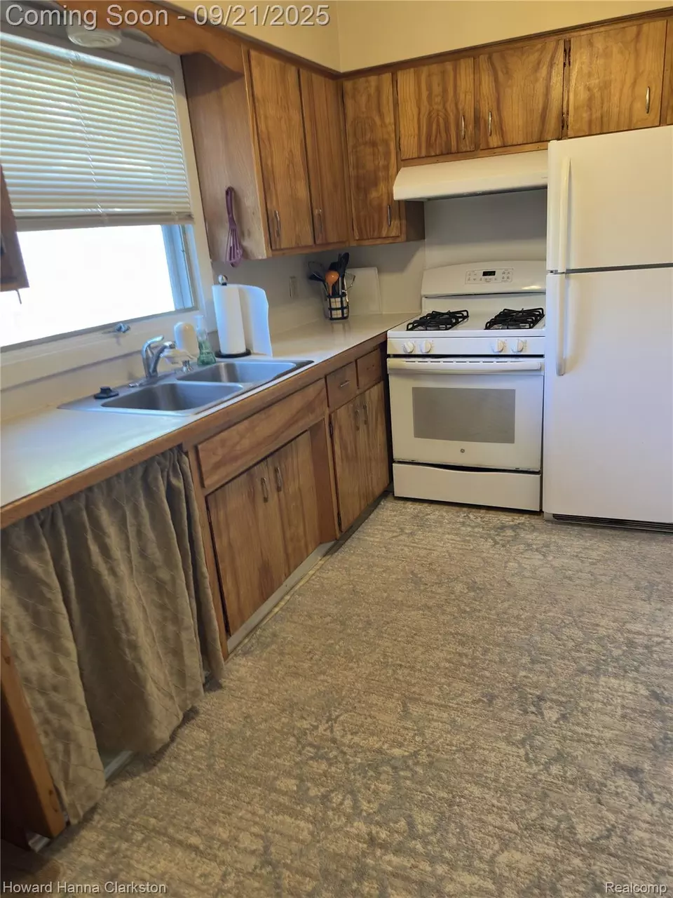 Kitchen - 2014 Monteith St, Flint, MI 48504 photo 1 of 3