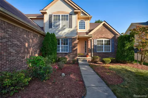 805 Columbia Dr, Flint, MI 48503