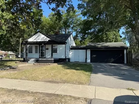15840 Catalpa Dr, Southfield, MI 48076