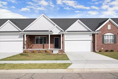 1440 Lincoln St, Lapeer, MI 48446