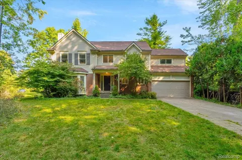 6910 Leytonstone Blvd, West Bloomfield, MI 48322