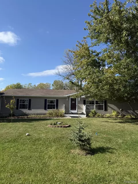 2828 Lorraine St, Marlette, MI 48453