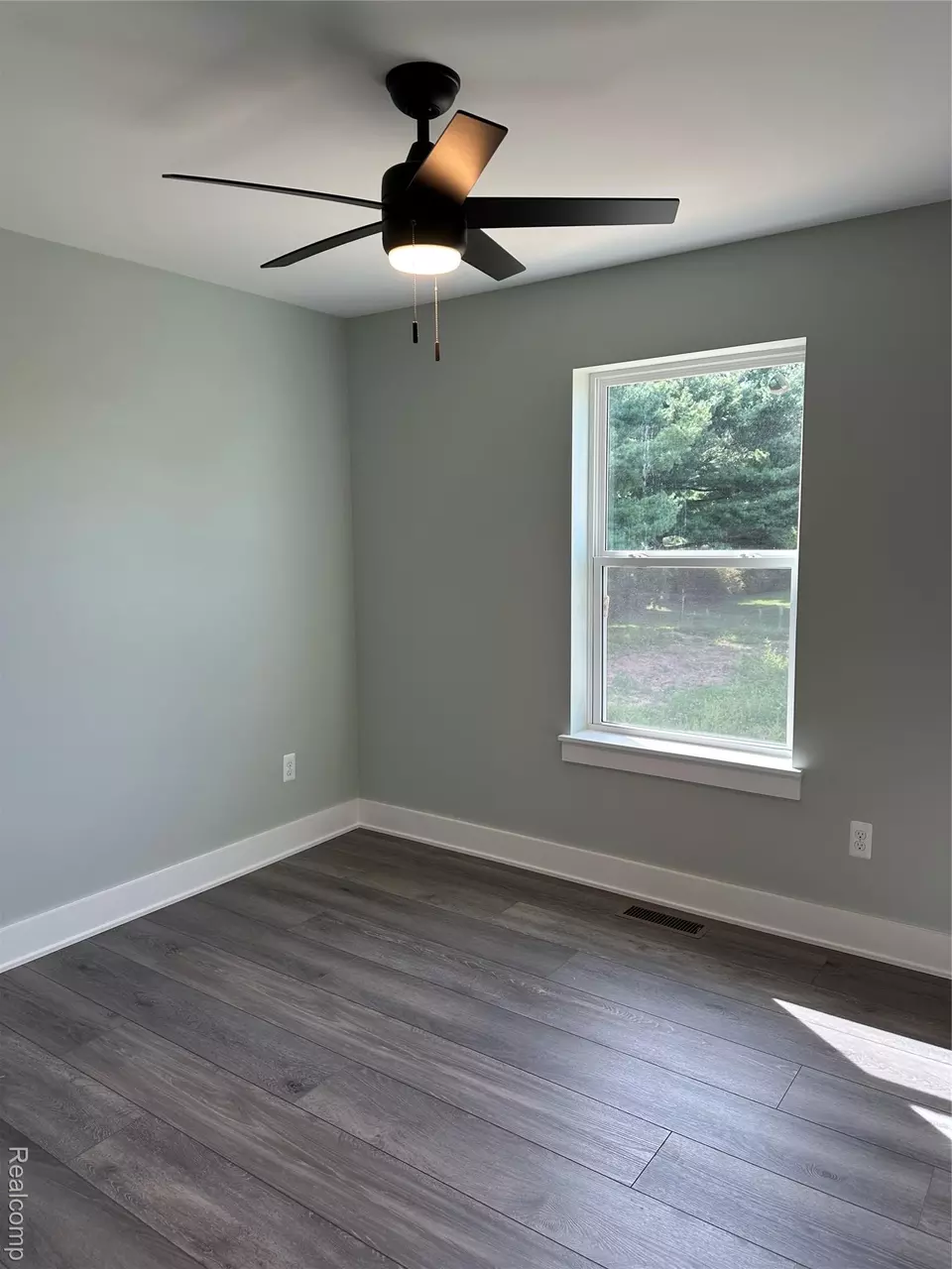 Bedroom - 01 Church Rd, Imlay, MI 48444 photo 3 of 4