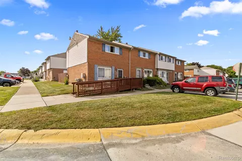 25633 Salem St #109, Roseville, MI 48066