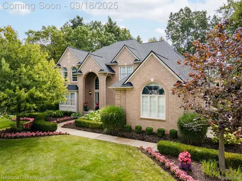 3851 Red Root Rd, Orion, MI 48360