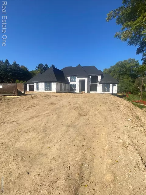 3370 Bloomcrest Dr, Bloomfield Hills, MI 48304