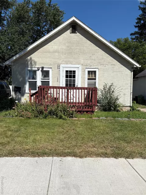 323 Green St, Caro, MI 48723