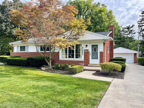 42245 Hammill Ln, Plymouth, MI 48170