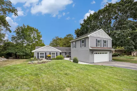 28446 Westbrook Ct, Farmington Hills, MI 48334
