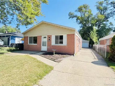 5692 N Globe St, Westland, MI 48185