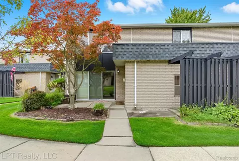 8715 Kennedy Cir #1, Warren, MI 48093