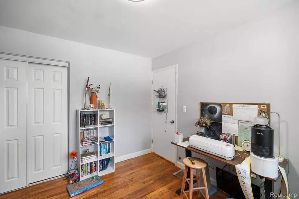 Bedroom - 22527 Avon St, Saint Clair Shores, MI 48082 photo 4 of 4