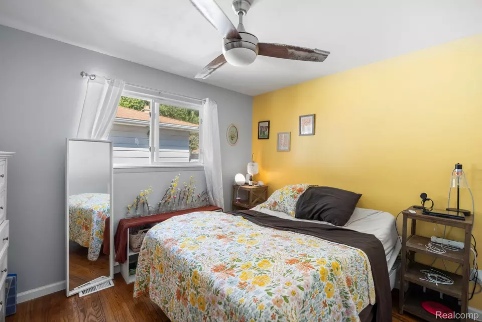 Bedroom - 22527 Avon St, Saint Clair Shores, MI 48082 photo 1 of 4