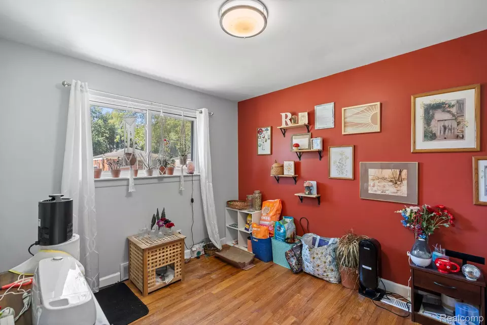 Bedroom - 22527 Avon St, Saint Clair Shores, MI 48082 photo 3 of 4