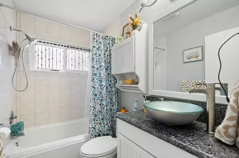 Bath - 22527 Avon St, Saint Clair Shores, MI 48082 photo 1 of 2
