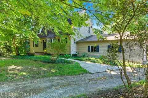2051 Byron Rd, Howell, MI 48855