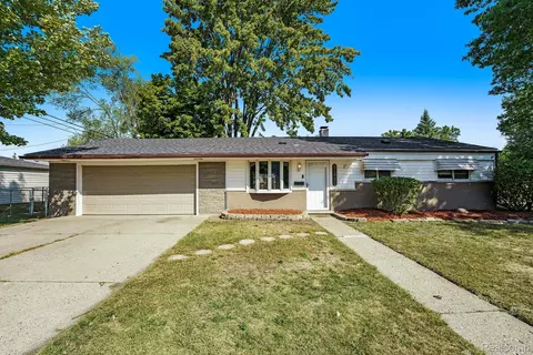 31320 Fernwood St, Westland, MI 48186