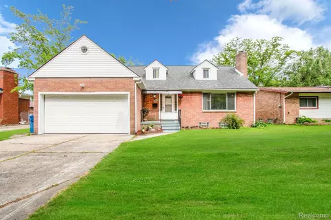 24370 Eureka Ave, Warren, MI 48091