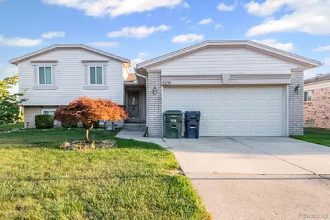 5216 Peekskill Dr, Sterling Heights, MI 48310