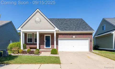 10455 Scarlet Oak Dr, Ypsilanti, MI 48198