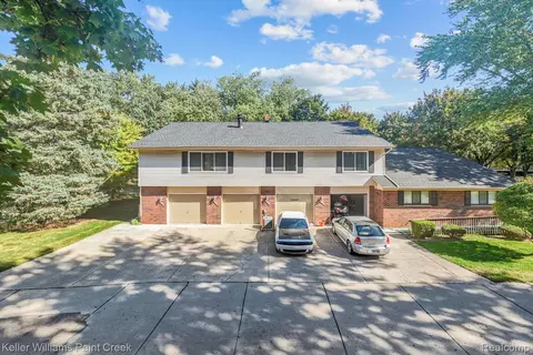42501 Eldon Cir, Clinton Township, MI 48038