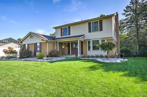 23950 Scott Dr, Farmington Hills, MI 48336