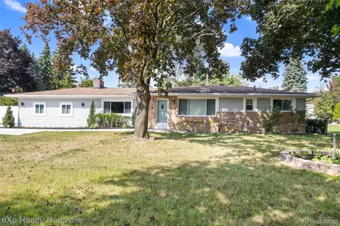 42030 Schoolcraft Rd, Plymouth, MI 48170