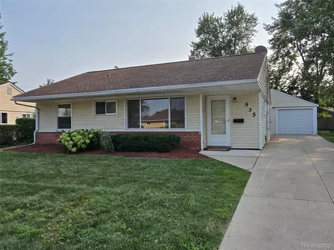 535 Lytle Pl, Garden City, MI 48135
